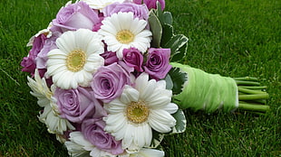 white and purple petaled flower bouquet