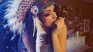 Native American Indian hat, brunette, feathers, Melanie Iglesias, headdress HD wallpaper