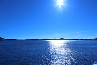 blue ocean under blue sky during daytime HD wallpaper