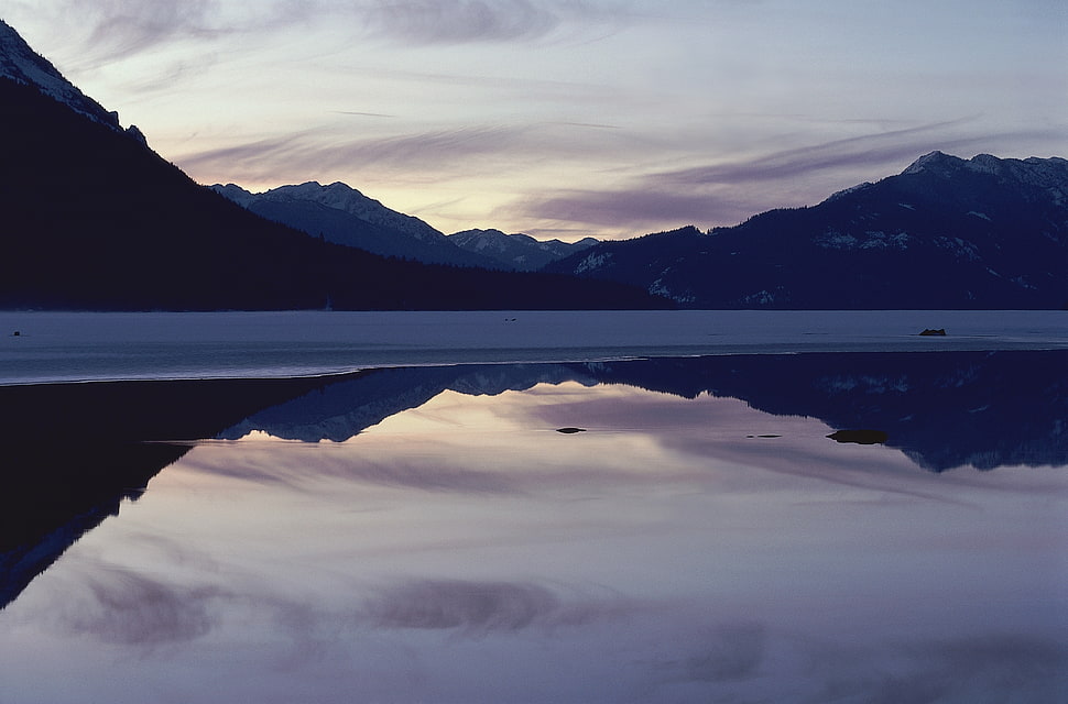 lake with mountains at daylight photography HD wallpaper