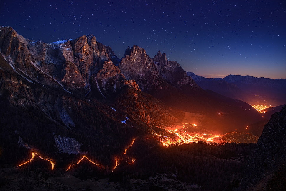 mountain with flowing lava, fire, stars, sky, night HD wallpaper