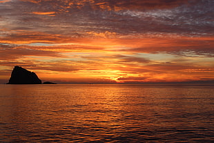 sea at golden hour HD wallpaper