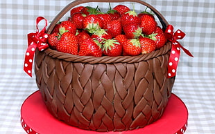 round brown basket cake with Strawberries