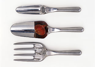 several gray stainless steel cutlery set