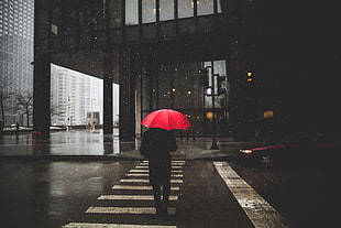 black and red table lamp, umbrella, street, rain