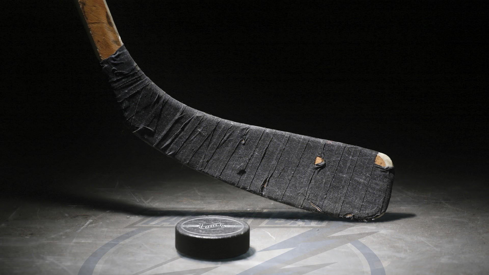 Black hockey stick and puck, ice hockey, Hockey HD wallpaper