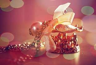gold-colored pearl beaded necklace HD wallpaper