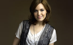 woman wearing white shirt and black vest HD wallpaper
