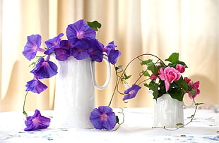 purple and pink flowers table decors
