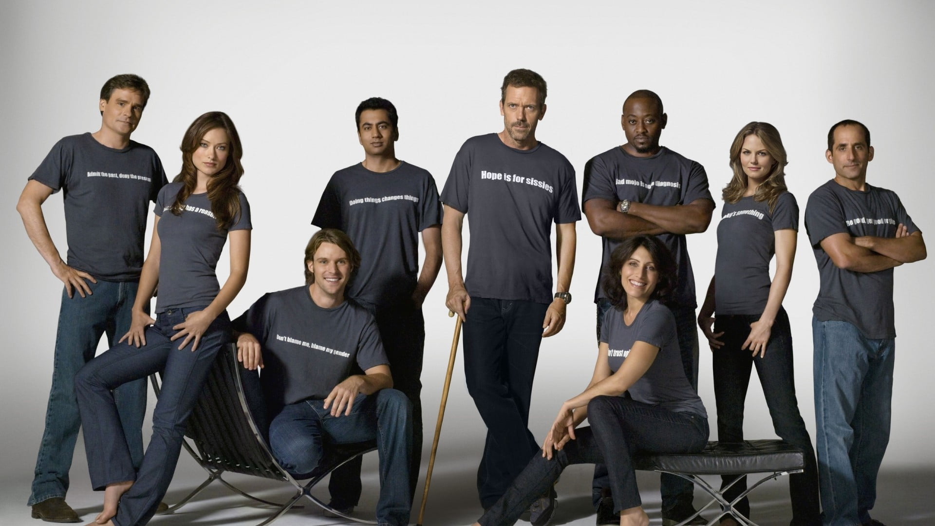 Gray crew-neck T-shirt lot, House, M.D., Hugh Laurie, Jennifer Morrison ...