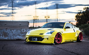 yellow Nissan 350z coupe