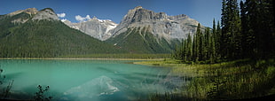 landscape photography of mountain near body of water, lac