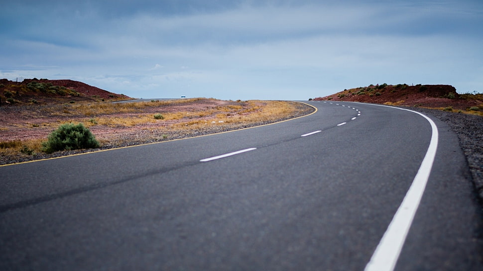 winding road during daytime HD wallpaper