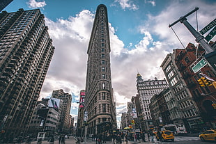 brown concrete buildings, New York City, Flatiron Building , cityscape, taxi
