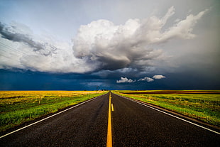 gray asphalt road path under white and blue sky HD wallpaper