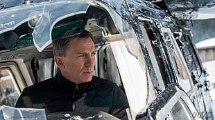 men's black top, James Bond, airplane, Daniel Craig HD wallpaper