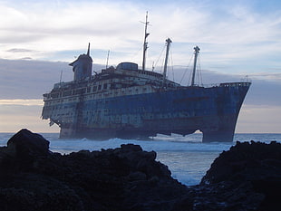 blue and white ship, shipwreck, sea, wreck, vehicle