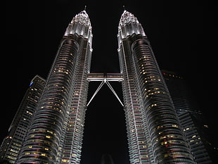 twin tower during daytime HD wallpaper