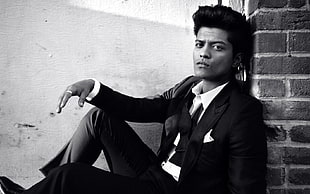 Grayscale photo of Bruno Mars