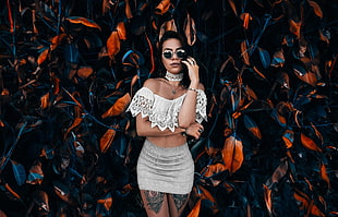 women, leaves, skirt, necklace HD wallpaper
