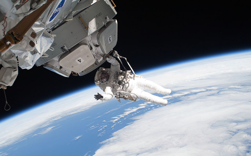 white astronaut suit, astronaut, Earth, space, NASA HD wallpaper