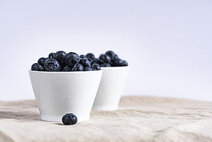 blueberries on white ceramic cup HD wallpaper