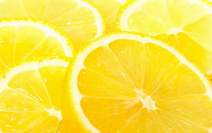 closeup photo of sliced lemon