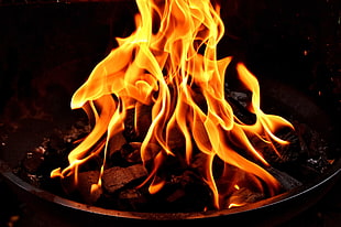 round black metal fire pit