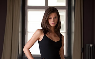 woman wearing black sleeveless top