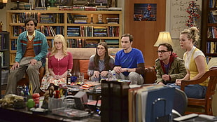 men's blue crew-neck shirt, The Big Bang Theory, Sheldon Cooper, Raj Koothrappali, Leonard Hofstadter