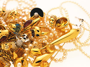 gold-colored jewelries HD wallpaper