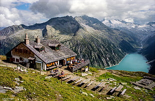 landscape photo of gray concrete house beside mountain, zillertal alps, mayrhofen HD wallpaper