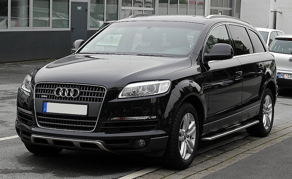 black Audi minivan HD wallpaper