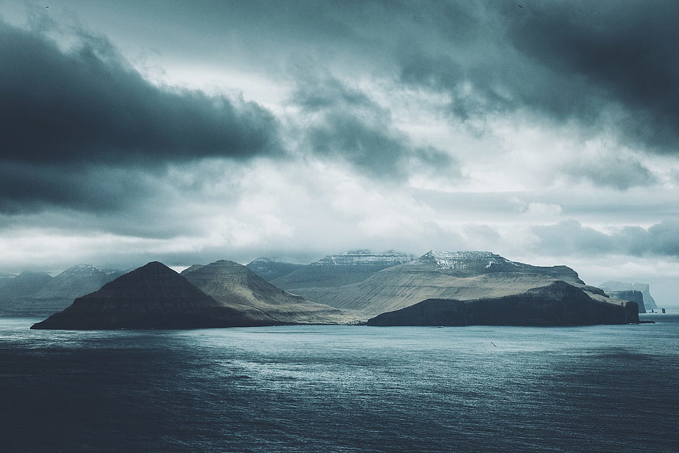 brown mountain, mountains, clouds, mist, river HD wallpaper