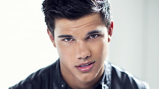 men's black crew-neck shirt, Taylor Lautner, actor