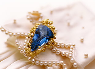 gold framed blue stone beaded pendant