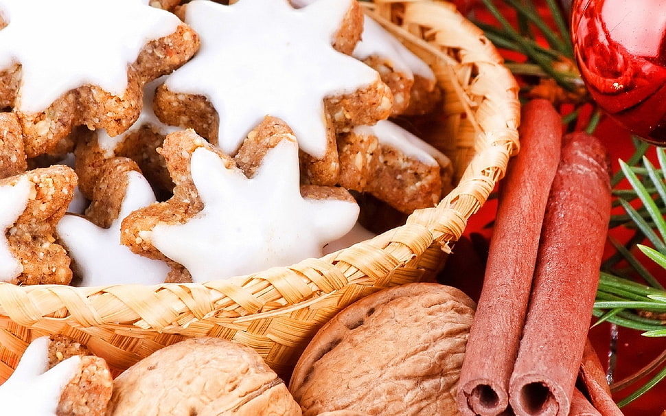 brown and white biscuits HD wallpaper