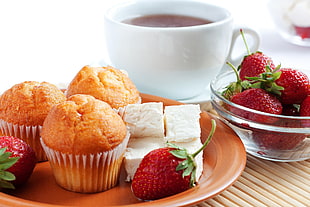 muffins and strawberries on plate and bowls HD wallpaper