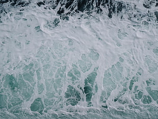 aerial view photo of ocean waves HD wallpaper