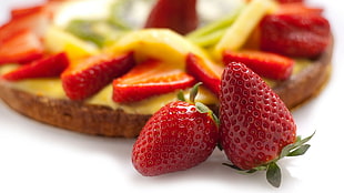 shallow focus photography of strawberrie