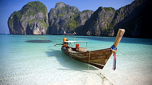 brown wooden boat, beach, boat, cliff, Phi Phi Islands HD wallpaper