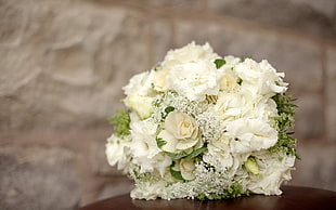 white petal bocquet flower on wooden table HD wallpaper