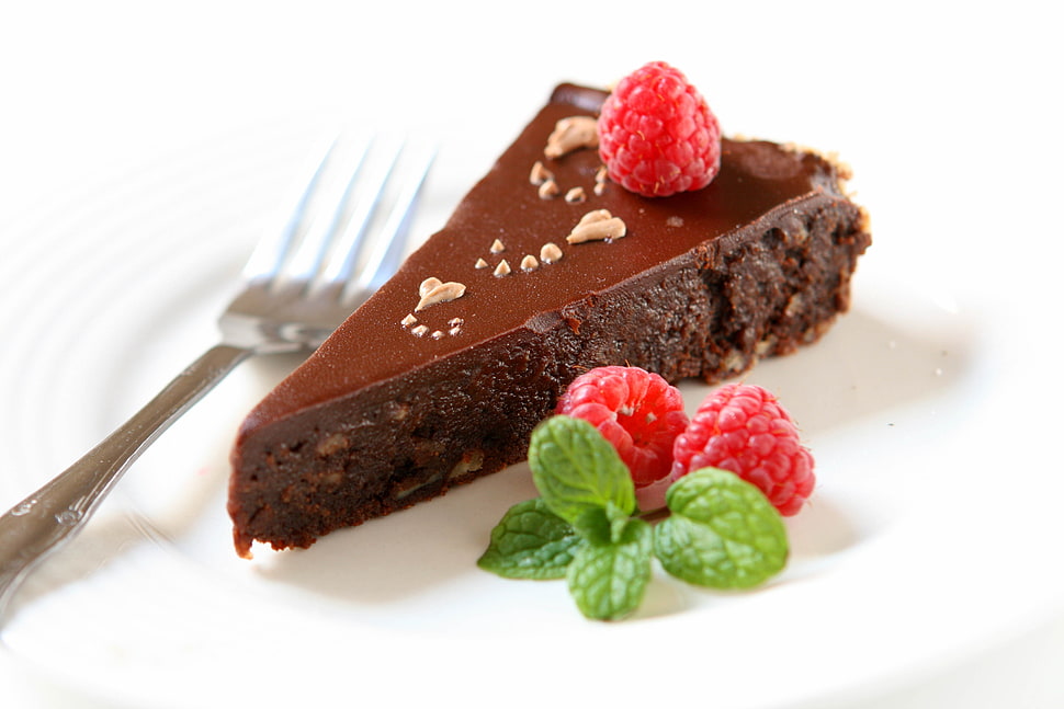 chocolate cake with raspberries HD wallpaper
