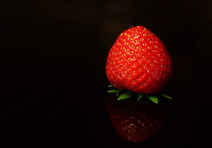 selective focus of strawberry HD wallpaper