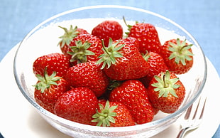 strawberries on clear glass bowl HD wallpaper