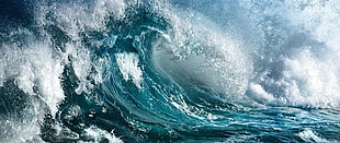 splashing waves, ultra-wide, sea