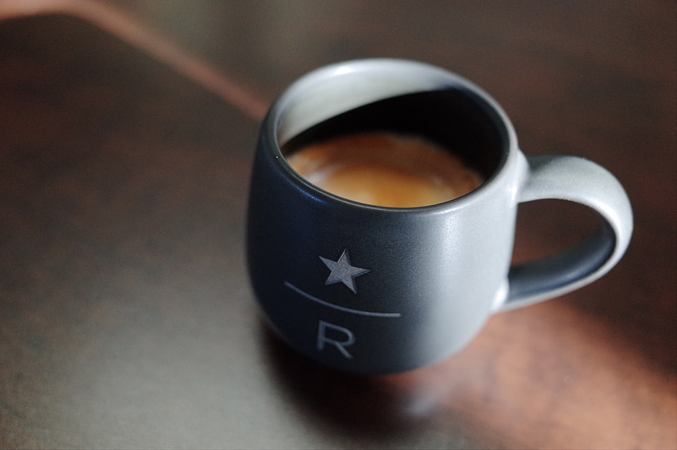 gray ceramic mug with brown liquid HD wallpaper