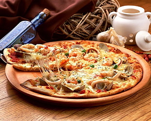 bake pizza with creamy cheese and mushroom HD wallpaper