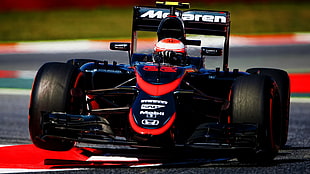 black and red Mclaren F1 vehicle, Formula 1, McLaren F1