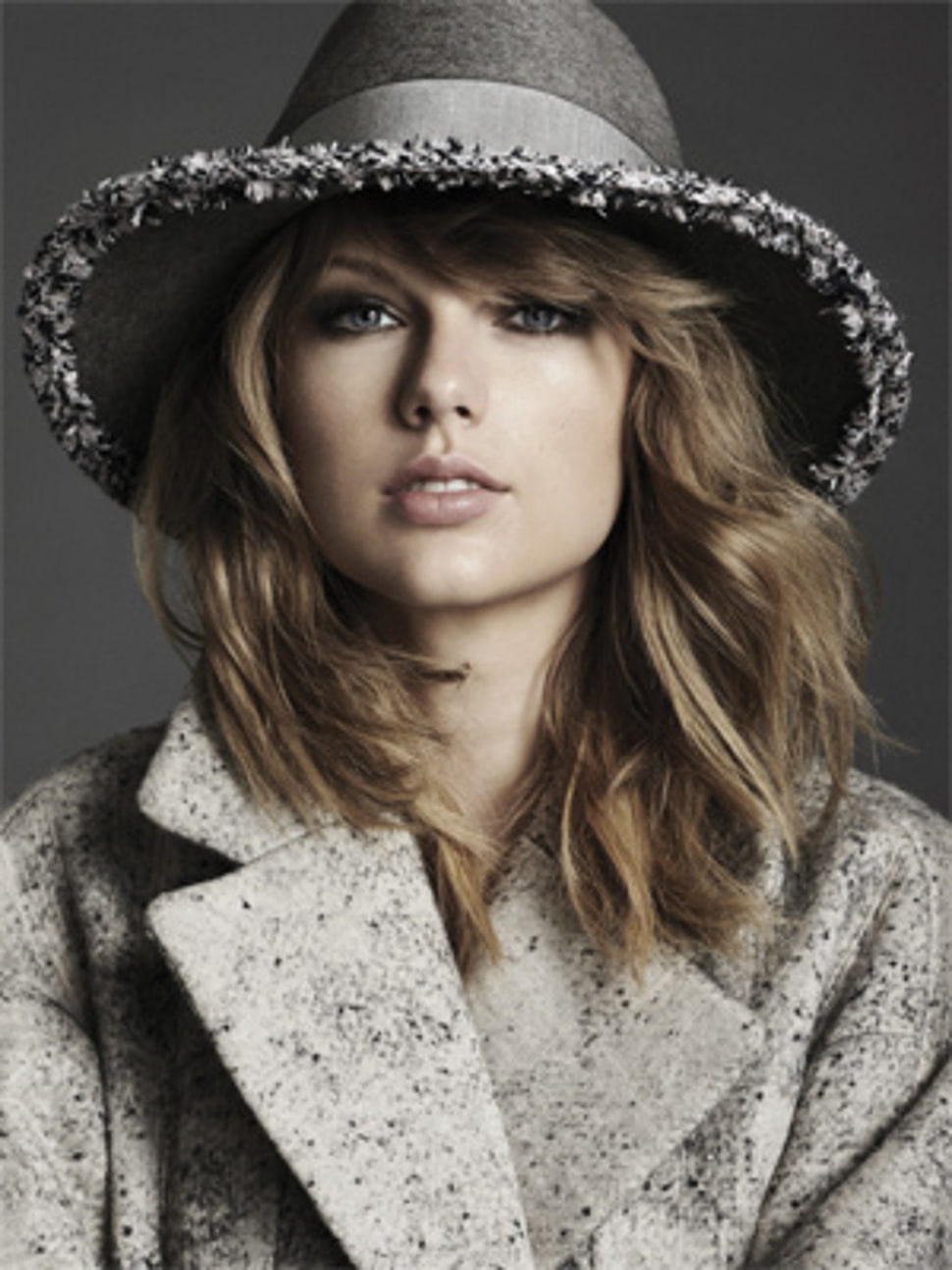blond haired woman HD wallpaper